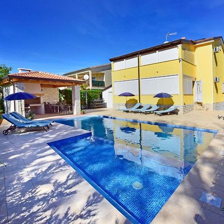 Apartments House Anna For Max 13 Persons In Porec, Pet Friendly Buitenkant foto