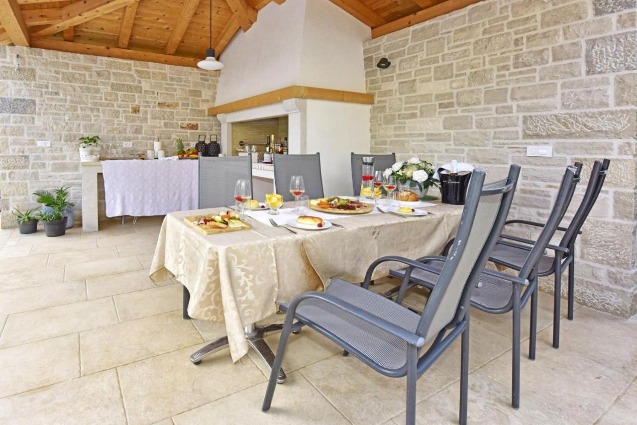 Apartments House Anna For Max 13 Persons In Porec, Pet Friendly Buitenkant foto