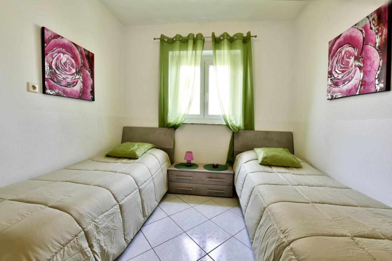 Apartments House Anna For Max 13 Persons In Porec, Pet Friendly Buitenkant foto