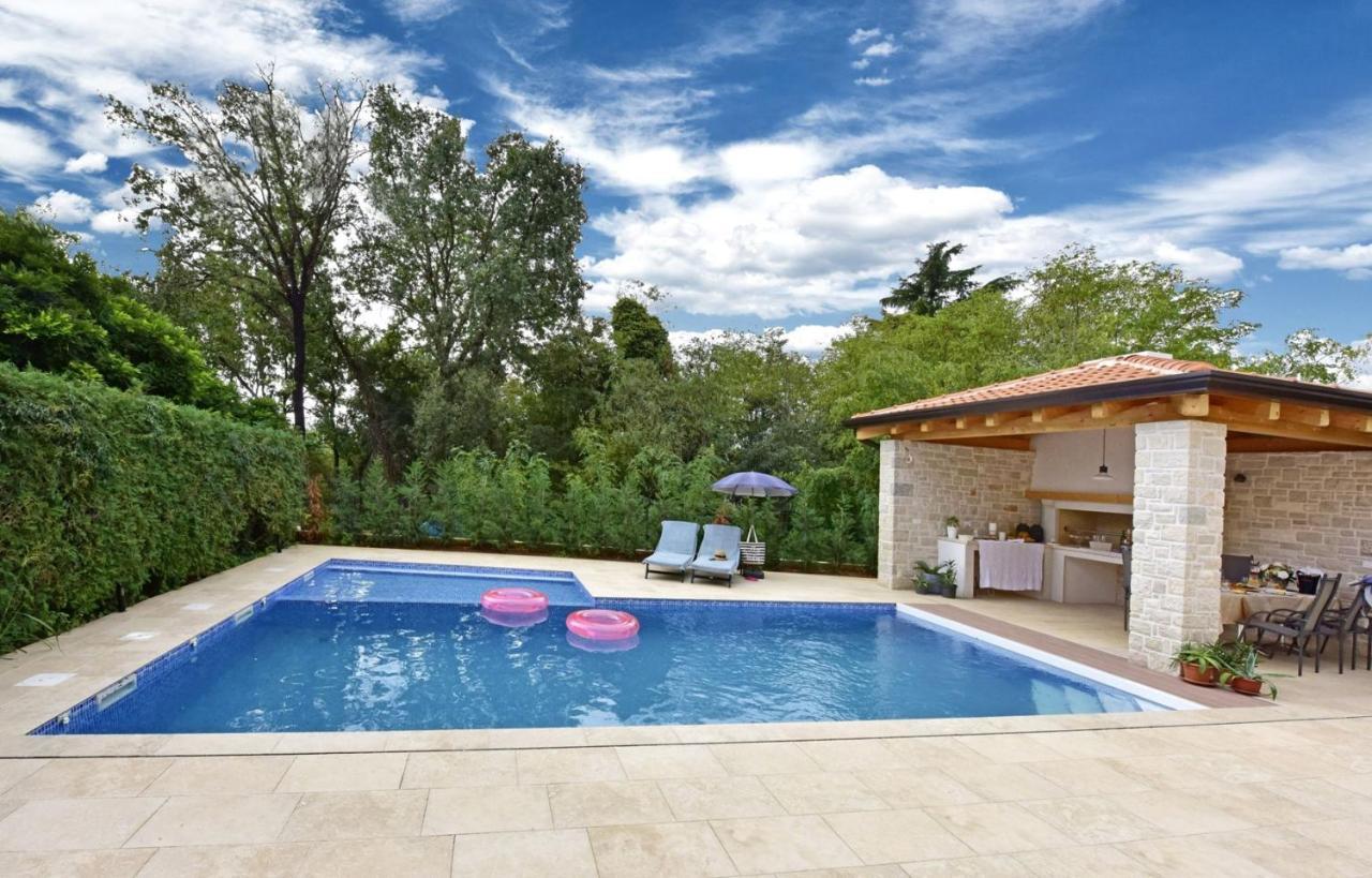 Apartments House Anna For Max 13 Persons In Porec, Pet Friendly Buitenkant foto