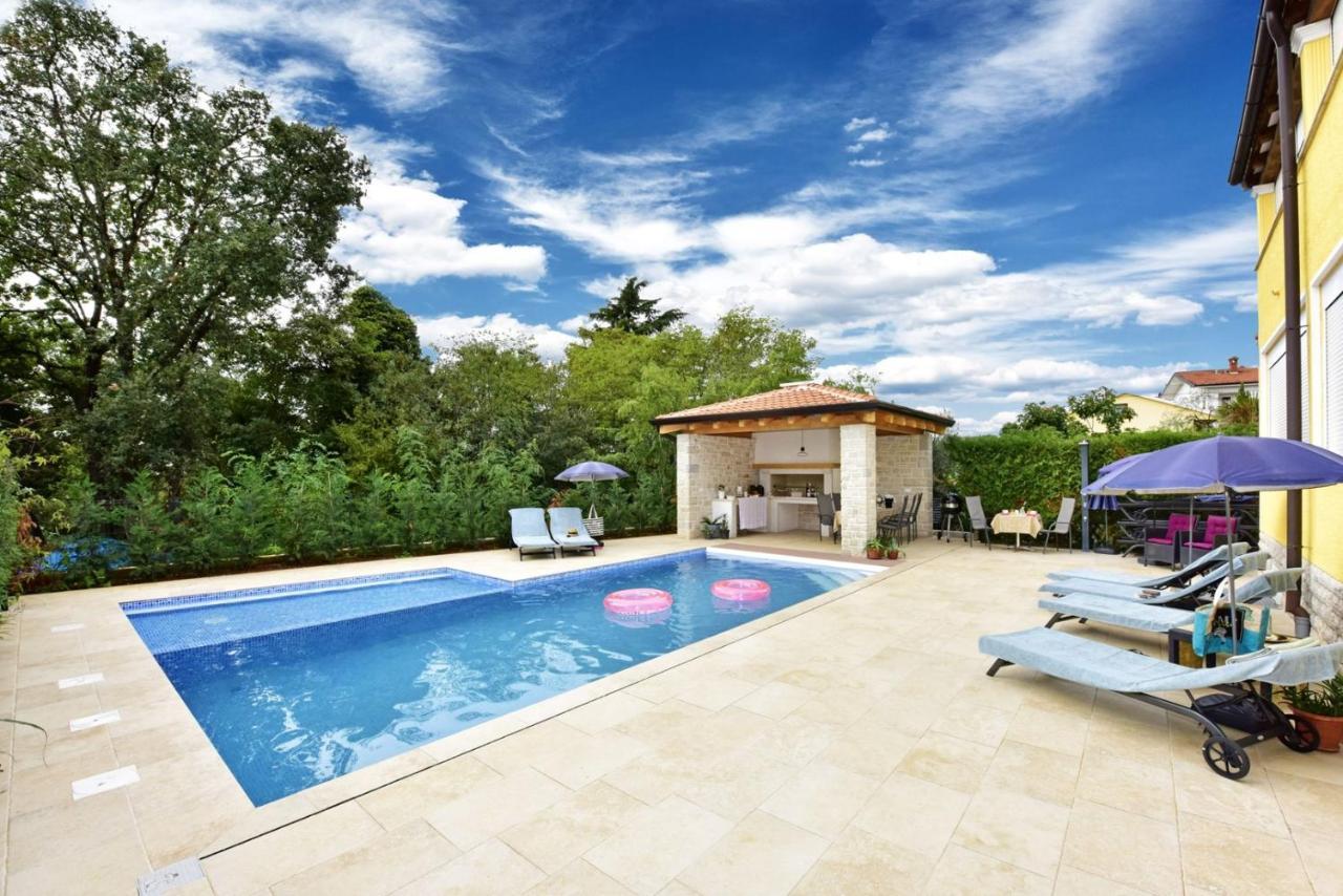 Apartments House Anna For Max 13 Persons In Porec, Pet Friendly Buitenkant foto