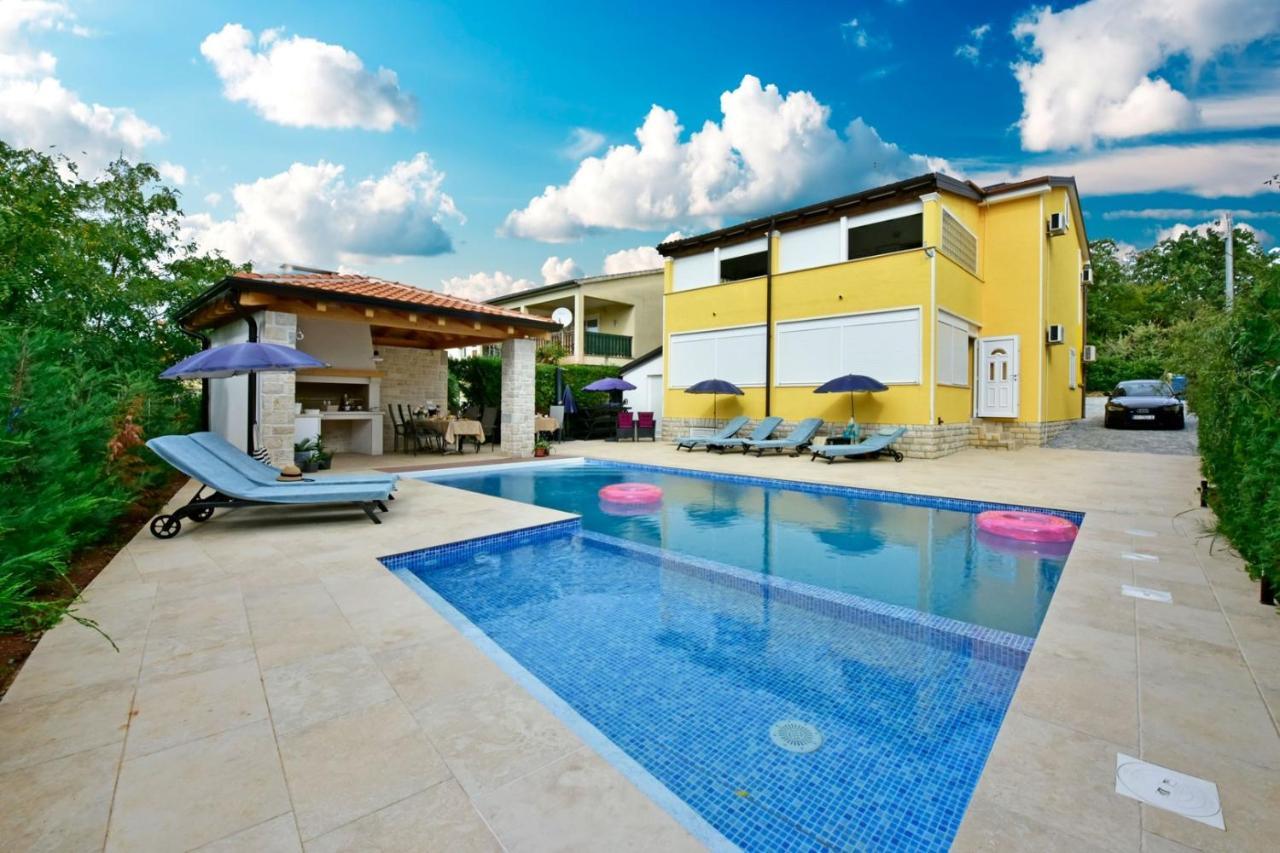 Apartments House Anna For Max 13 Persons In Porec, Pet Friendly Buitenkant foto