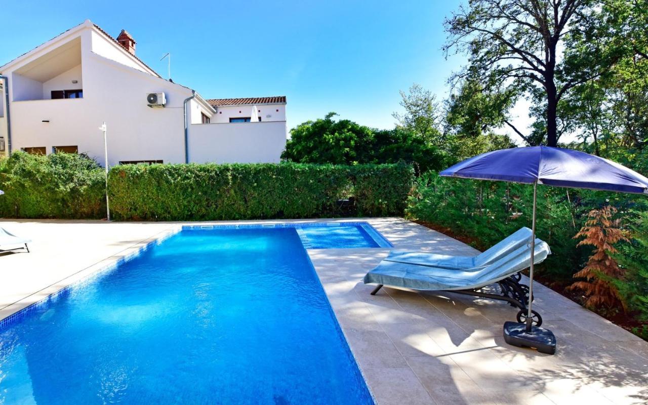 Apartments House Anna For Max 13 Persons In Porec, Pet Friendly Buitenkant foto
