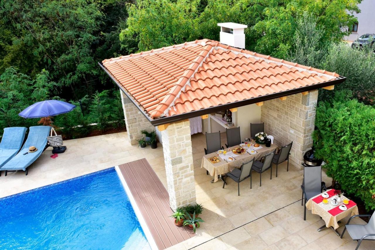 Apartments House Anna For Max 13 Persons In Porec, Pet Friendly Buitenkant foto