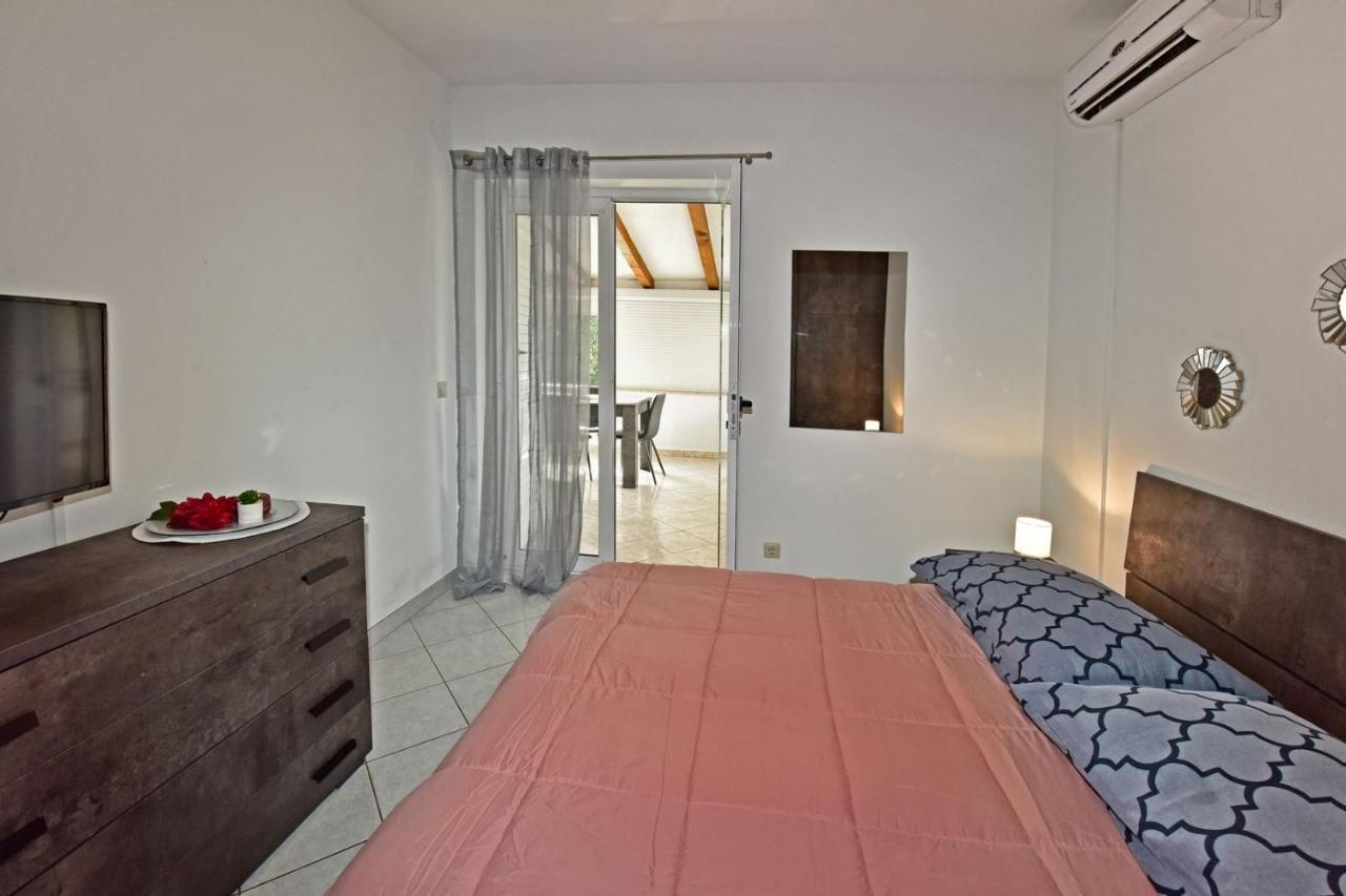 Apartments House Anna For Max 13 Persons In Porec, Pet Friendly Buitenkant foto