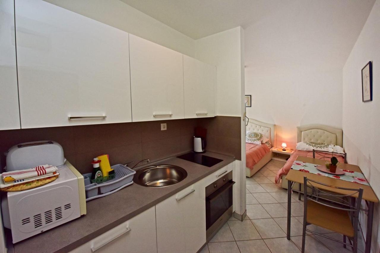 Apartments House Anna For Max 13 Persons In Porec, Pet Friendly Buitenkant foto