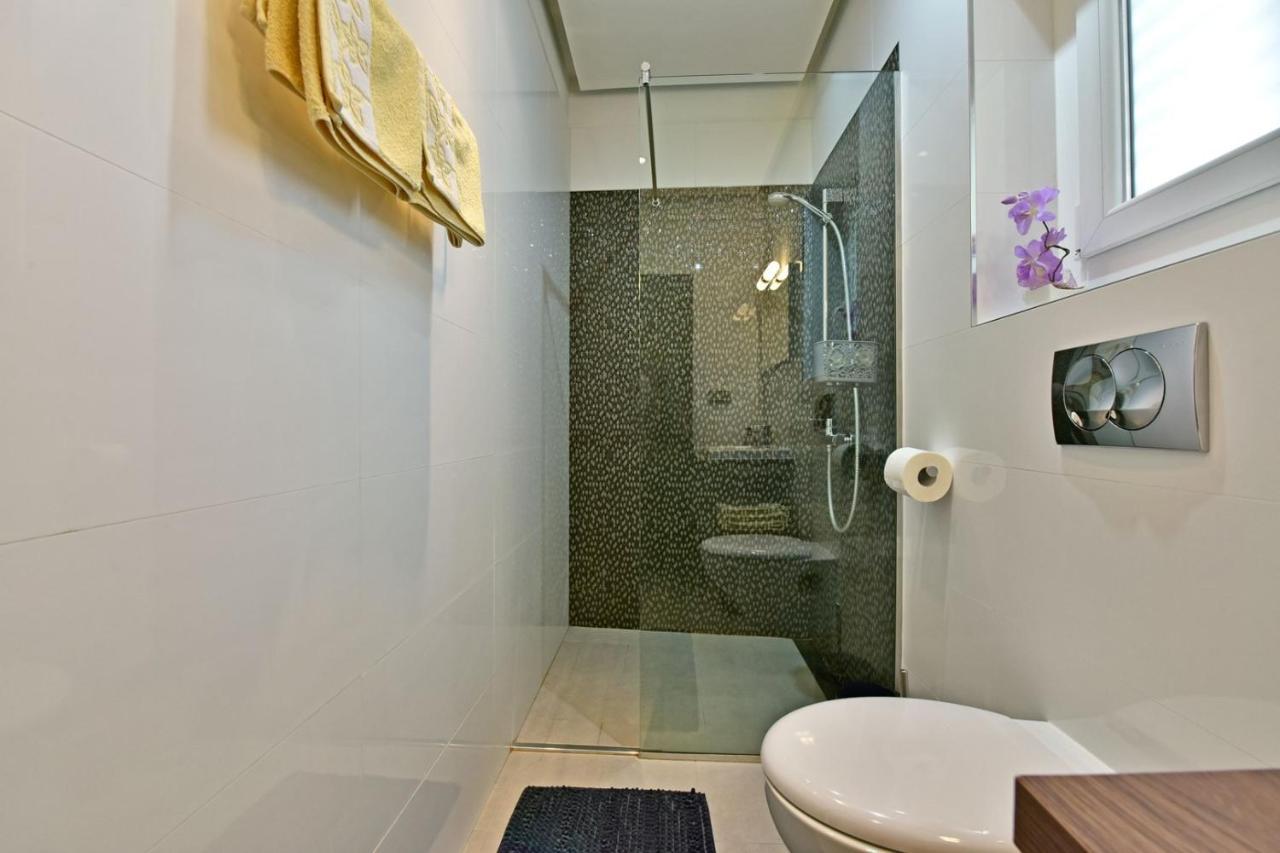 Apartments House Anna For Max 13 Persons In Porec, Pet Friendly Buitenkant foto