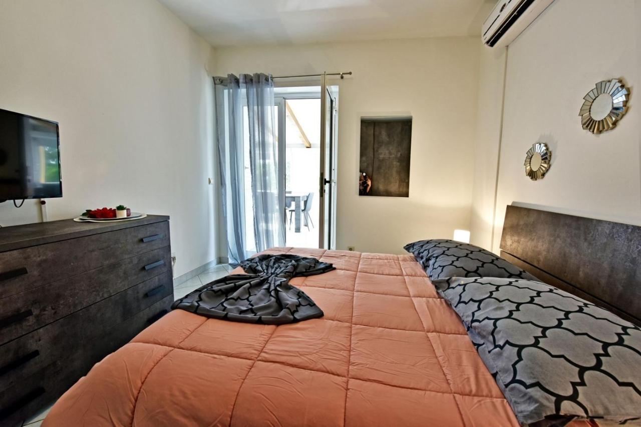 Apartments House Anna For Max 13 Persons In Porec, Pet Friendly Buitenkant foto