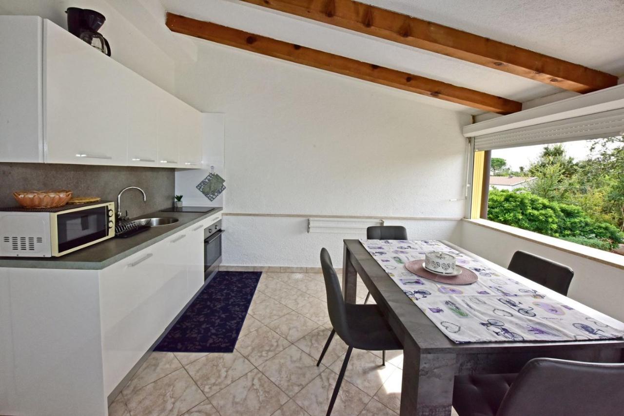 Apartments House Anna For Max 13 Persons In Porec, Pet Friendly Buitenkant foto