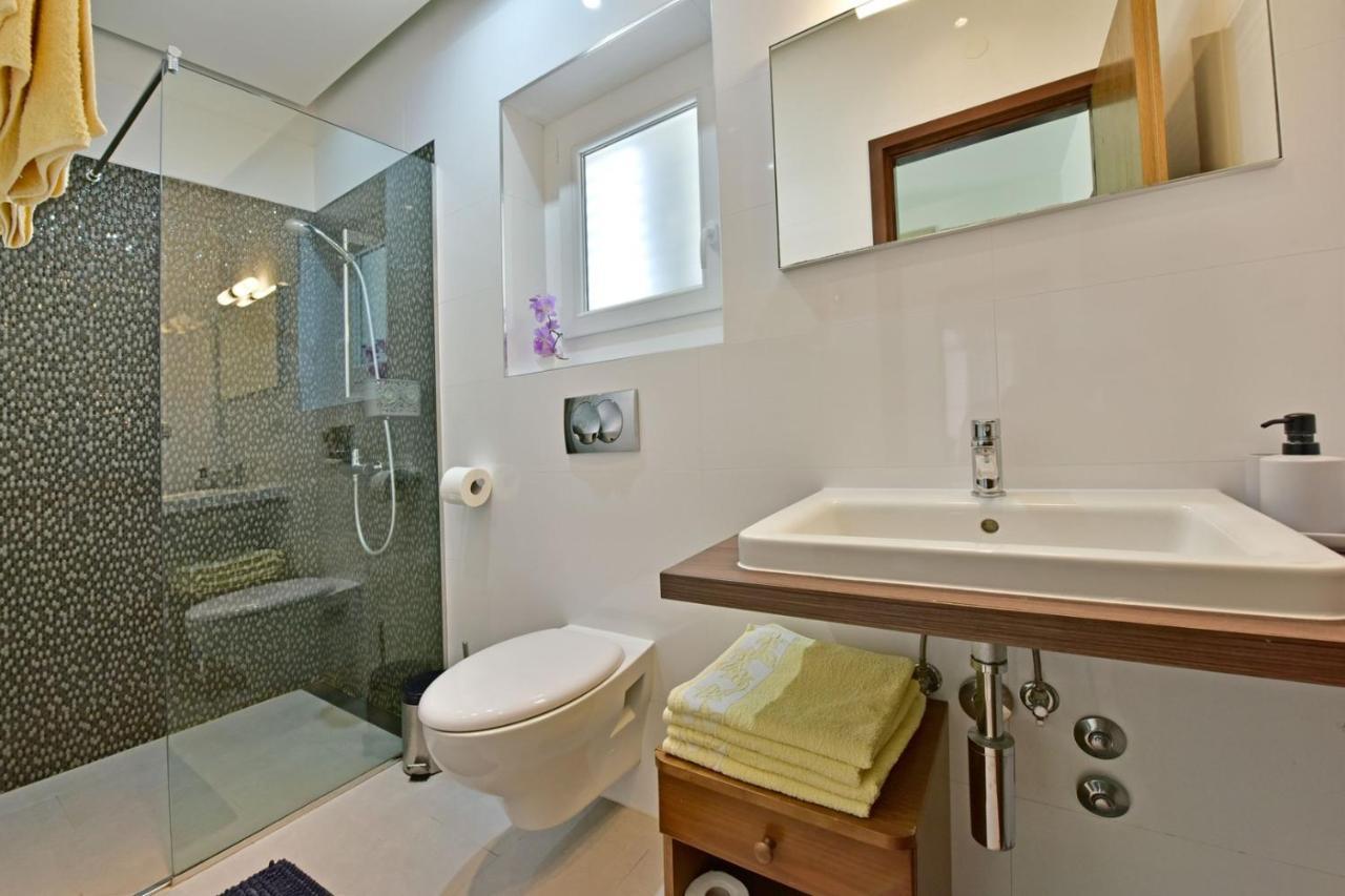 Apartments House Anna For Max 13 Persons In Porec, Pet Friendly Buitenkant foto