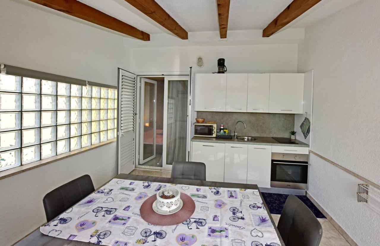 Apartments House Anna For Max 13 Persons In Porec, Pet Friendly Buitenkant foto