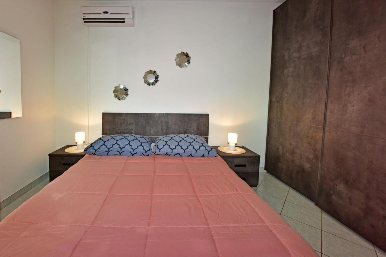Apartments House Anna For Max 13 Persons In Porec, Pet Friendly Buitenkant foto