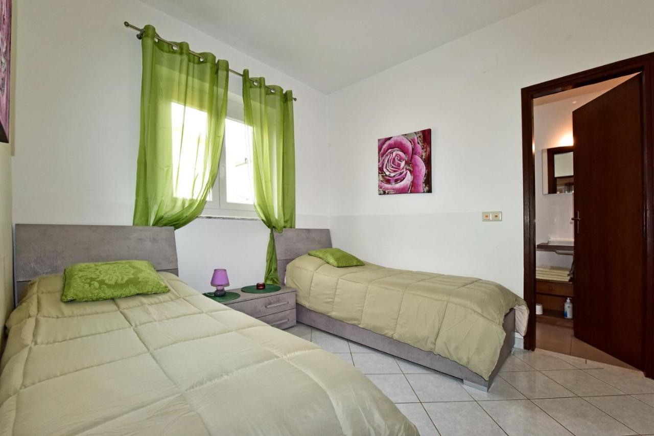 Apartments House Anna For Max 13 Persons In Porec, Pet Friendly Buitenkant foto